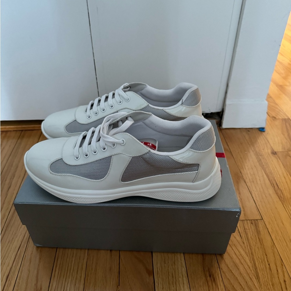 All white prada - Picture 3 of 4